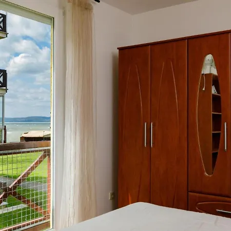 Like بالاتونوشود